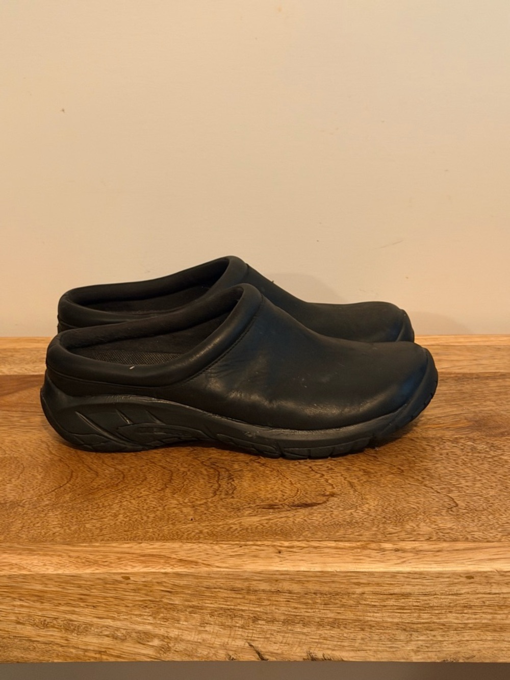 Merrell Women's Black Slip-On Clogs